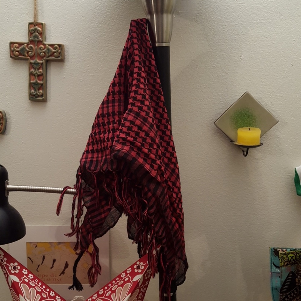 NWOT fuschia and black light scarf